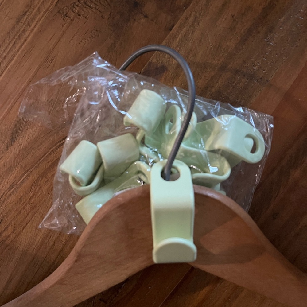 6 hanger accessories and 3rd generation Apple TV remote